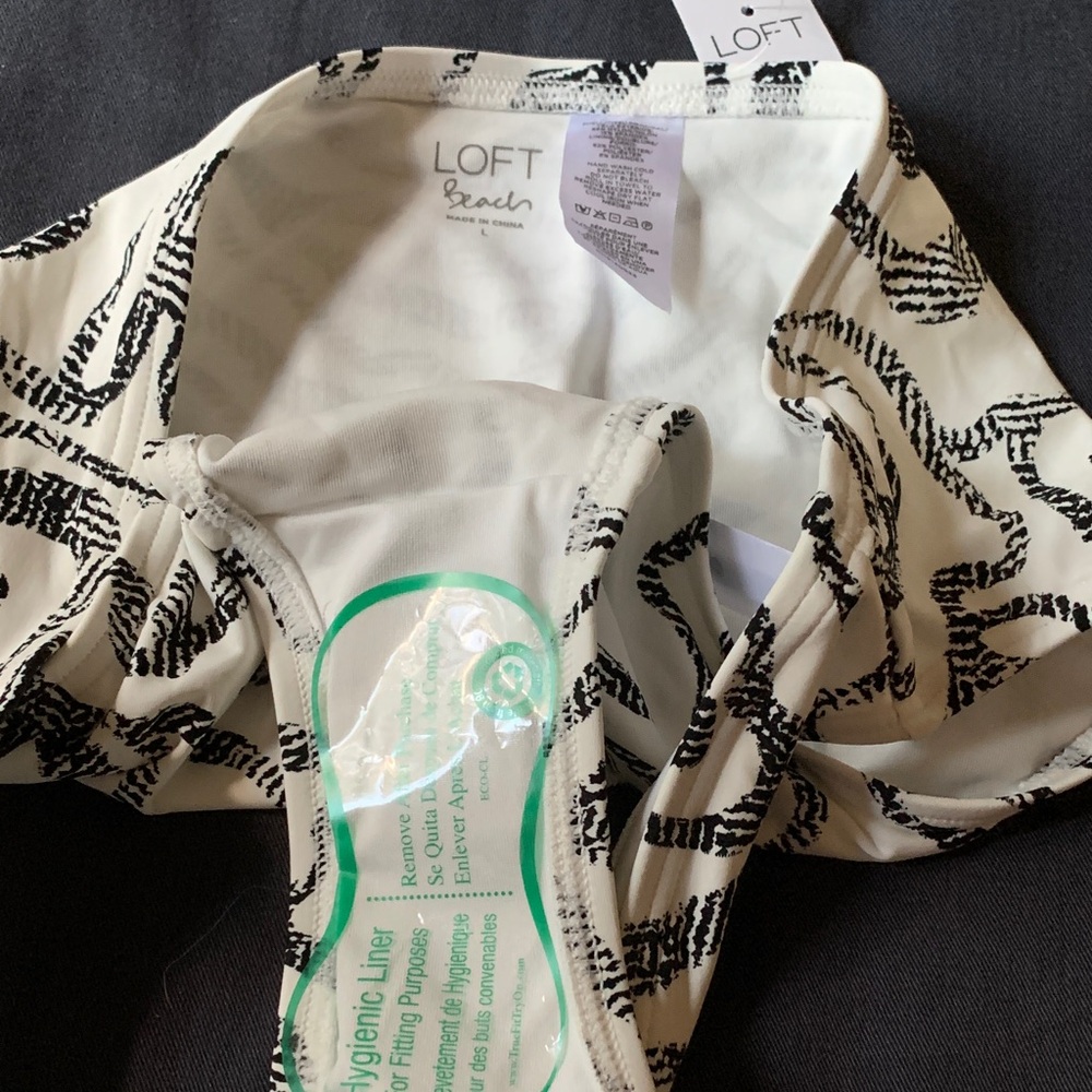 LOFT Ripple Patterned Classic Bikini Bottom - Picture 5 of 6
